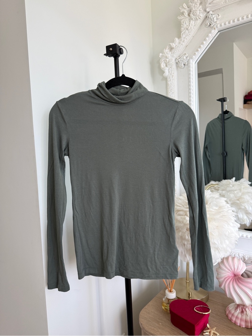 H&M Slim Fit Long Sleeve Turtleneck - Dusty Sage Green